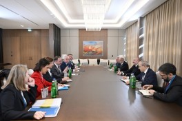President Ilham Aliyev received European Commissioner for Energy and Housing