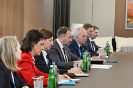 President Ilham Aliyev received European Commissioner for Energy and Housing