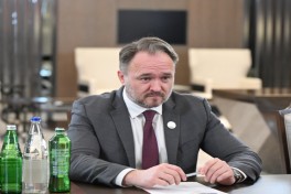 President Ilham Aliyev received European Commissioner for Energy and Housing