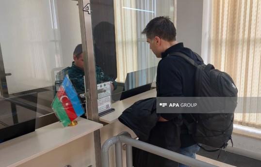 Iranian-born British citizen: Shops and offices continue operating despite schools being closed - PHOTO 