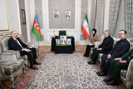 President Ilham Aliyev visited Iranian Embassy in Azerbaijan to offer condolences