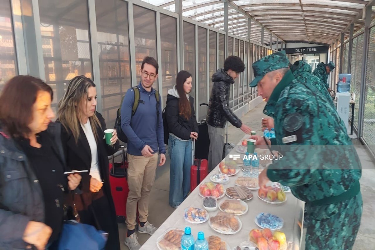 Chinese and Italian citizens evacuated from Iran via Azerbaijan border - PHOTO 