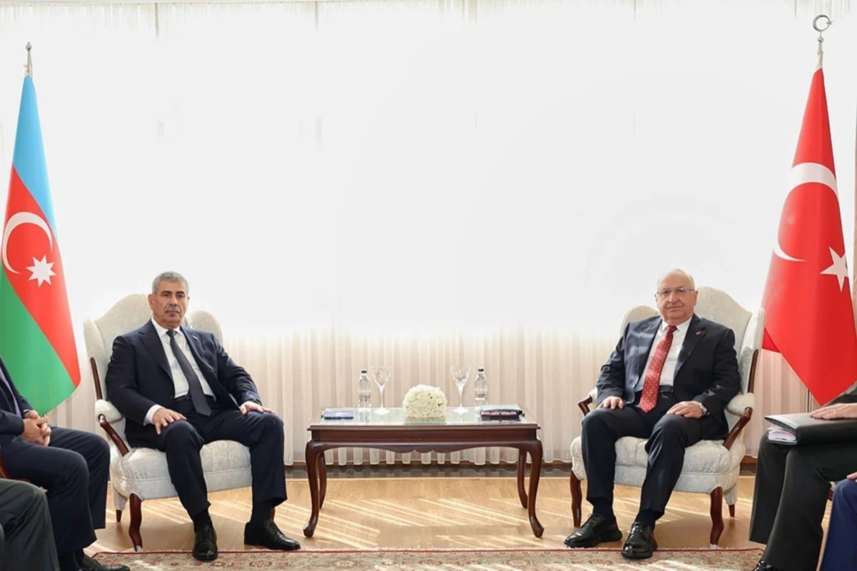 Defense ministers of Azerbaijan and Türkiye hold phone conversation