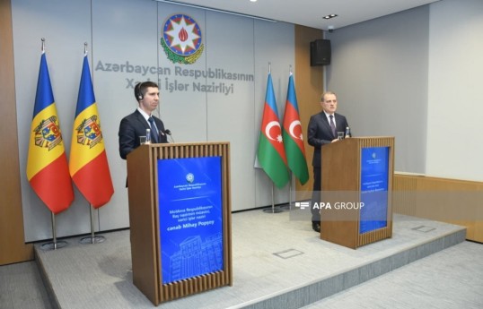 Azerbaijan FM Bayramov discusses development of ties with Moldova