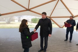 67 individuals resettled in Seyidbayli and Tazabina villages of Khojaly district receive house keys