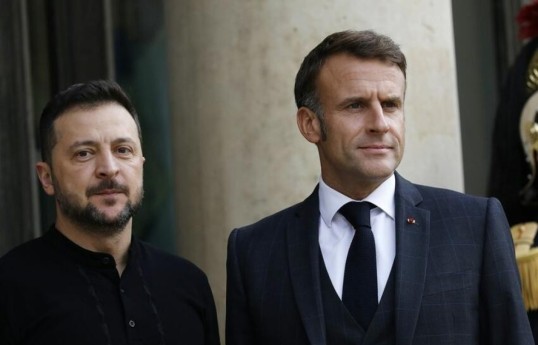 Ukrainian President Volodymyr Zelenskyy , French President Emmanuel Macron