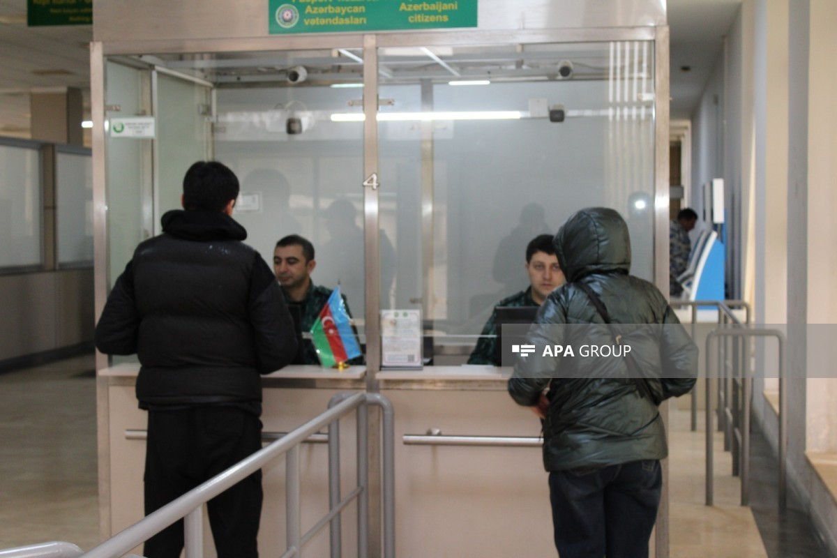 Three diplomats and eight Russian citizens evacuated from Iran via Azerbaijan border-PHOTOSESSION 