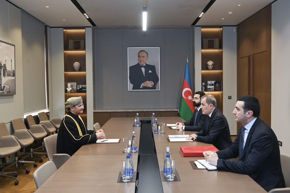 Azerbaijani FM receives Oman’s non-resident ambassador