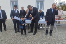 Azerbaijan sends first resettlement convoy to Khanoba village of Khojavend, families receive house keys -UPDATED  -PHOTO 