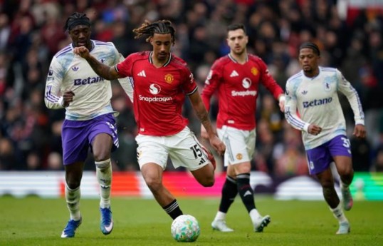 Manchester United beat Aston Villa in the English Premier League match