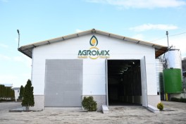 Coordination Headquarters members view sunflower oil plant in Girmizi Bazar settlement