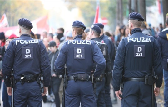 Four dead after scaffolding collapses at Vienna building site