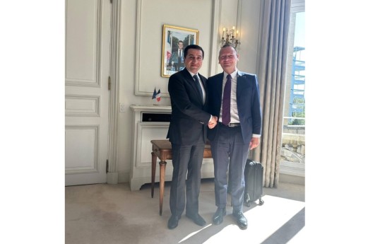 Assistant to the President of Azerbaijan and Head of the Foreign Policy Affairs Department of the Presidential Administration, Hikmat Hajiyev, and Emmanuel Bonne, diplomatic adviser to Emmanuel Macron.