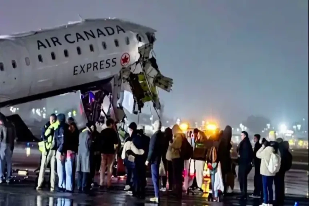 Plane collides with vehicle at New York’s LaGuardia Airport, two pilots killed-UPDATED 