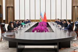 Speaker of Milli Majlis meets with Chairman of Standing Committee of National People's Congress of China