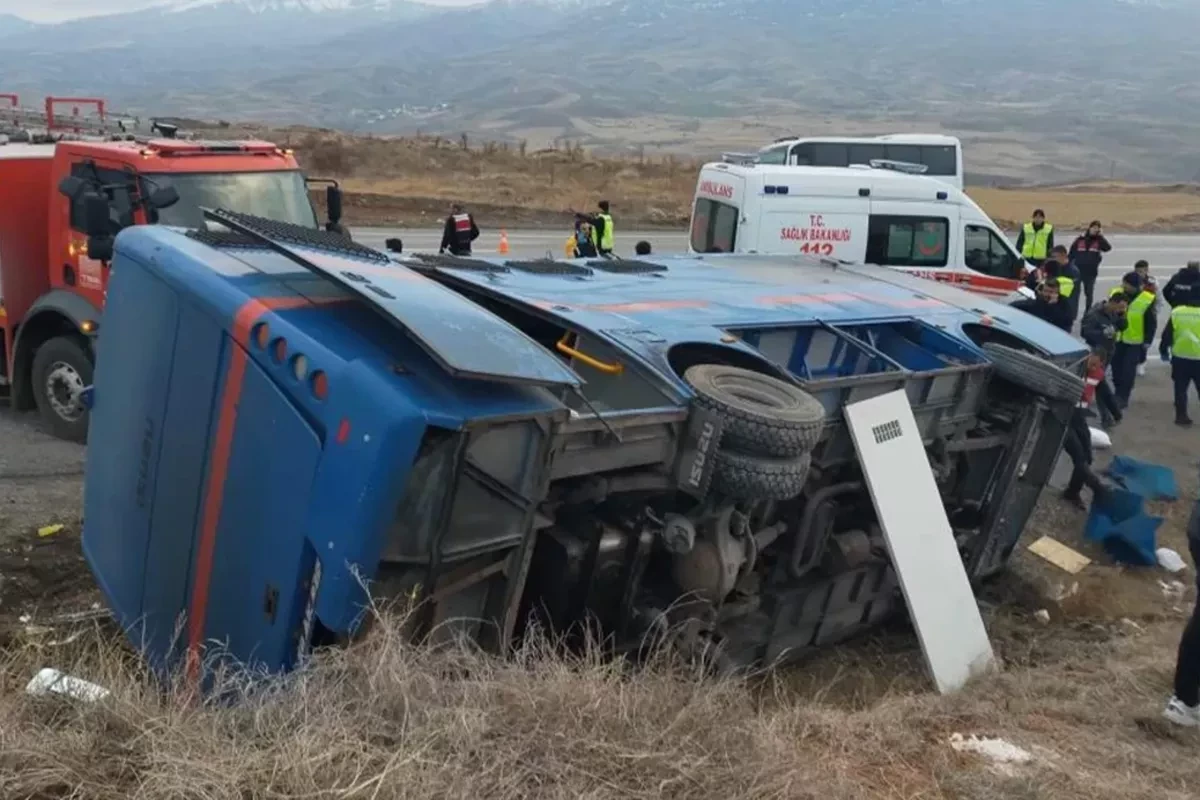 Four vehicles transporting prisoners crash in Istanbul, 14 injured