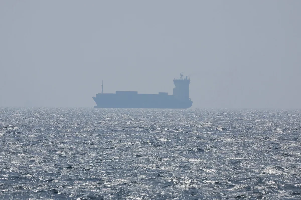 Iran threatens complete blockade of Strait of Hormuz