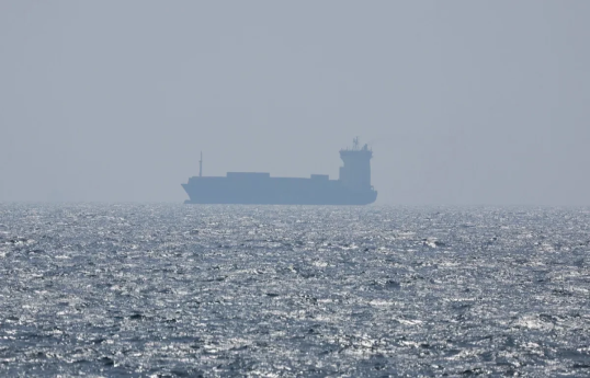 Iran threatens complete blockade of Strait of Hormuz