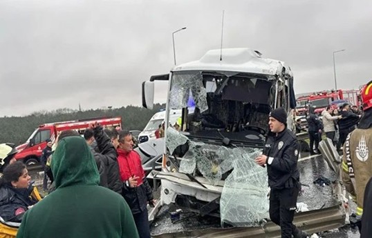 Police bus crashes in Istanbul, casualties reported