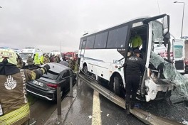 Police bus crashes in Istanbul, casualties reported