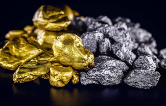 Gold prices fall, silver prices rise in commodity markets