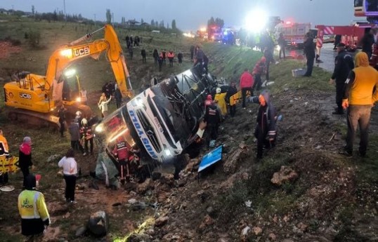 Passenger bus overturned into ditch in Türkiye’s Malatya: 4 dead, 15 injured