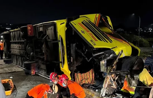 Bus-oil tanker crash in Sumatra leaves 16 dead: Indonesian official