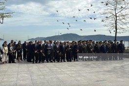Azerbaijani officials visit Heydar Aliyev monument in Istanbul on 103rd anniversary - PHOTO 