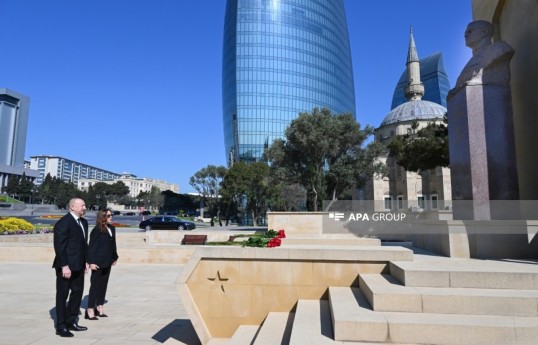 President Ilham Aliyev and First Lady Mehriban Aliyeva paid tribute to Azerbaijanis who died for Victory over fascism