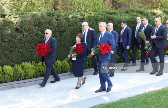 Azerbaijani officials visit Heydar Aliyev’s grave on 103rd birth anniversary - PHOTO 