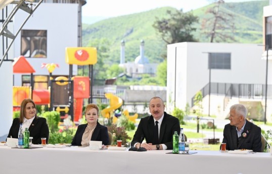 President Ilham Aliyev met with families moving to first residential complex in Zangilan - UPDATED 