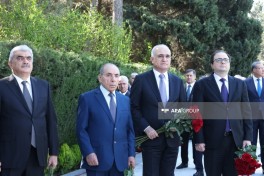 Azerbaijani officials visit Heydar Aliyev’s grave on 103rd birth anniversary - PHOTO 