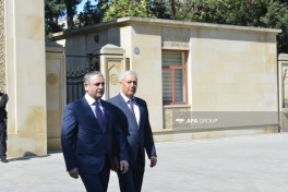 Azerbaijani officials visit Heydar Aliyev’s grave on 103rd birth anniversary - PHOTO 