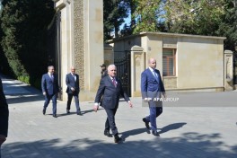Azerbaijani officials visit Heydar Aliyev’s grave on 103rd birth anniversary - PHOTO 