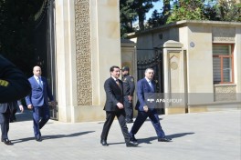 Azerbaijani officials visit Heydar Aliyev’s grave on 103rd birth anniversary - PHOTO 