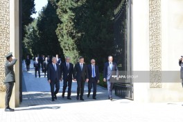 Azerbaijani officials visit Heydar Aliyev’s grave on 103rd birth anniversary - PHOTO 