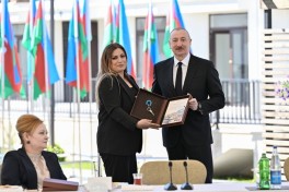 President Ilham Aliyev met with families moving to first residential complex in Zangilan - UPDATED 