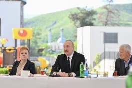 President Ilham Aliyev met with families moving to first residential complex in Zangilan - UPDATED 