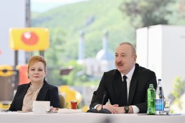 President Ilham Aliyev met with families moving to first residential complex in Zangilan - UPDATED 
