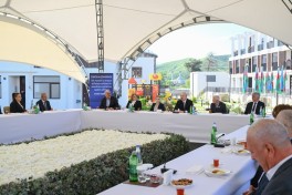 President Ilham Aliyev met with families moving to first residential complex in Zangilan - UPDATED 