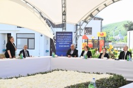 President Ilham Aliyev met with families moving to first residential complex in Zangilan - UPDATED 