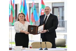 President Ilham Aliyev met with families moving to first residential complex in Zangilan - UPDATED 