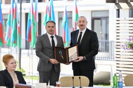 President Ilham Aliyev met with families moving to first residential complex in Zangilan - UPDATED 