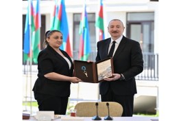 President Ilham Aliyev met with families moving to first residential complex in Zangilan - UPDATED 