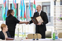 President Ilham Aliyev met with families moving to first residential complex in Zangilan - UPDATED 