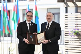 President Ilham Aliyev met with families moving to first residential complex in Zangilan - UPDATED 