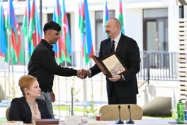 President Ilham Aliyev met with families moving to first residential complex in Zangilan - UPDATED 