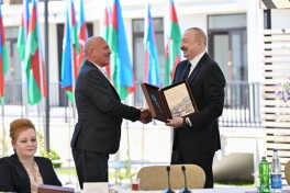 President Ilham Aliyev met with families moving to first residential complex in Zangilan - UPDATED 