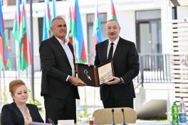 President Ilham Aliyev met with families moving to first residential complex in Zangilan - UPDATED 