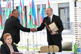 President Ilham Aliyev met with families moving to first residential complex in Zangilan - UPDATED 